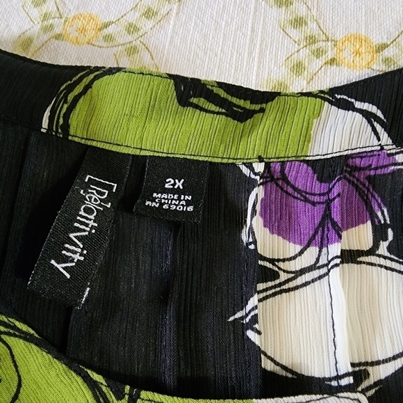 Relativity Plus Blouse 2x - Picture 7 of 8